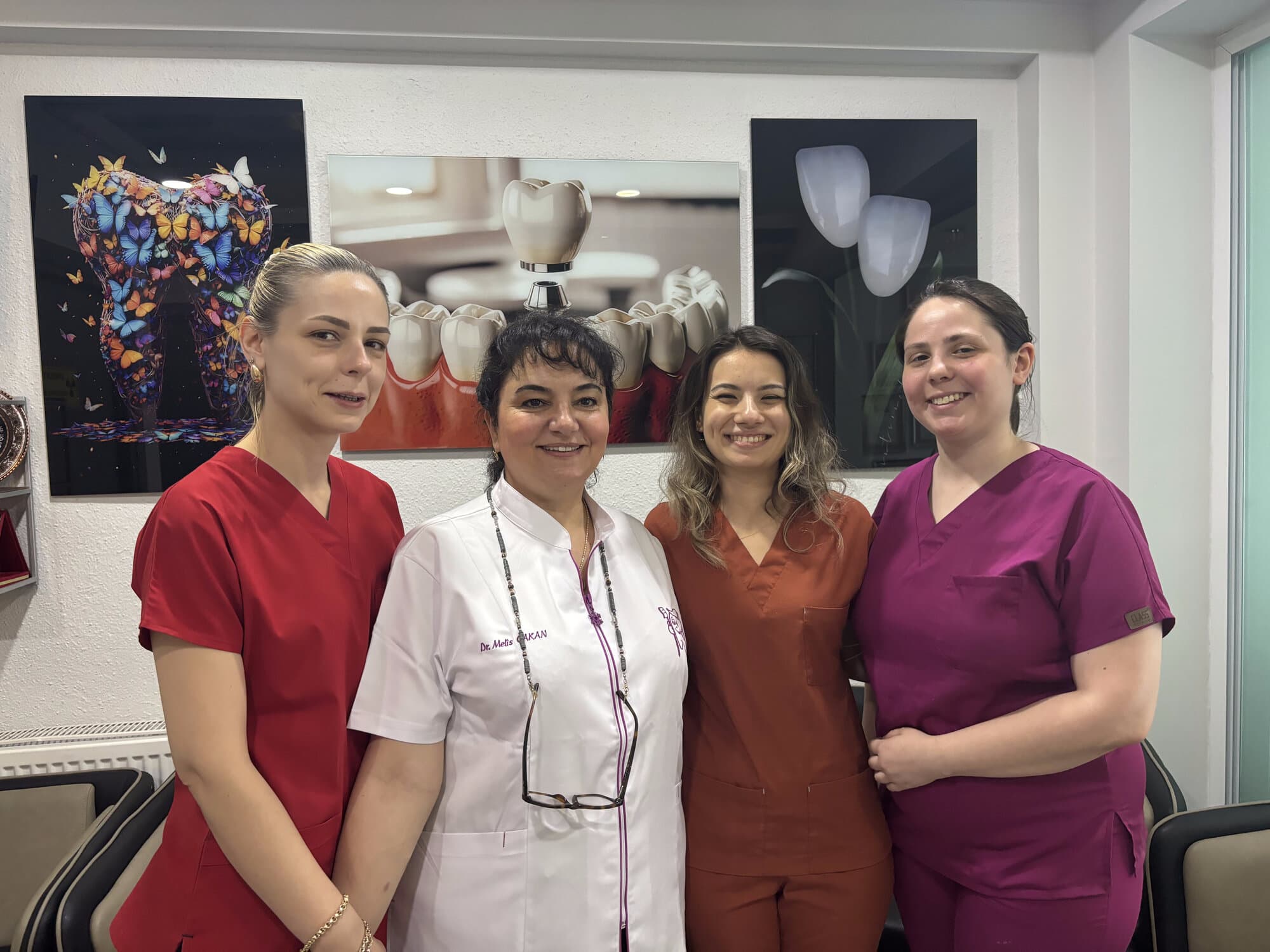 Melis Çakan Diş Kliniği ekibi